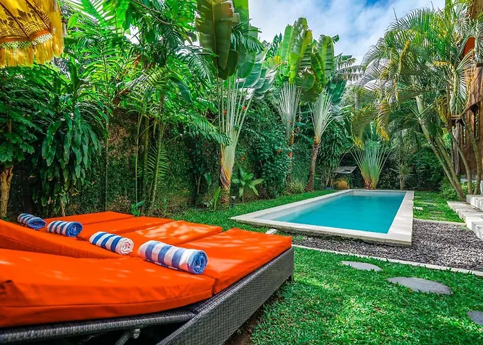 Pagoda, Sumptuous 4br With Tropical Vibes In Seminyak レギャン