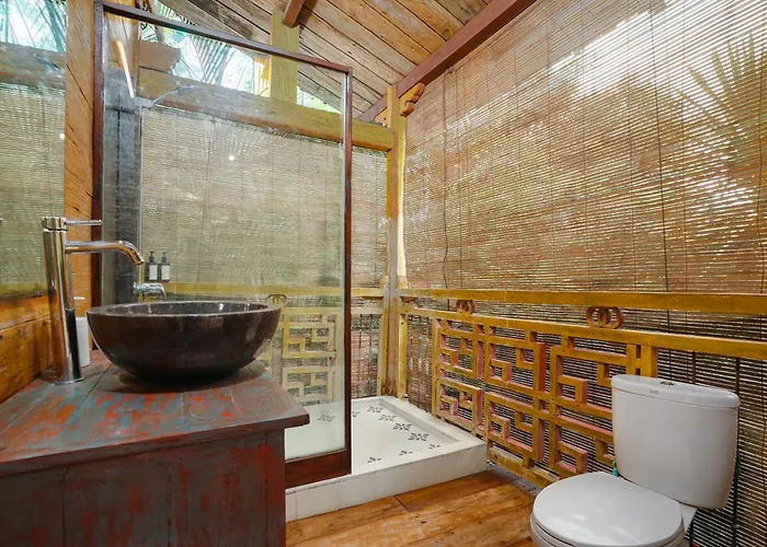 Pagoda, Sumptuous 4br With Tropical Vibes In Seminyak レギャン